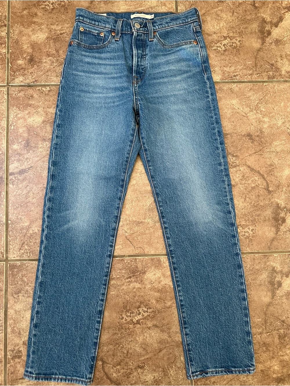 Brand new Women’s Levi’s straight jeans US size: 25